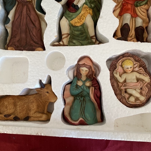 DANSON VINTAGE NATIVITY SET (fine porcelain) - Picture 7 of 8